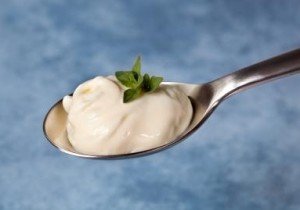 A creamy vegan mayo recipe to add flavour and creaminess to your salads and sandwiches. Photo © Andrea 'Free Easy Vegan Recipes'.