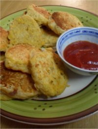 Vegan recipe for sweetcorn fritters that are a tasty kid-friendly treat that can be enjoy by the young and young at heart. Photo © Mel 'Simple Vegan Cooking'.